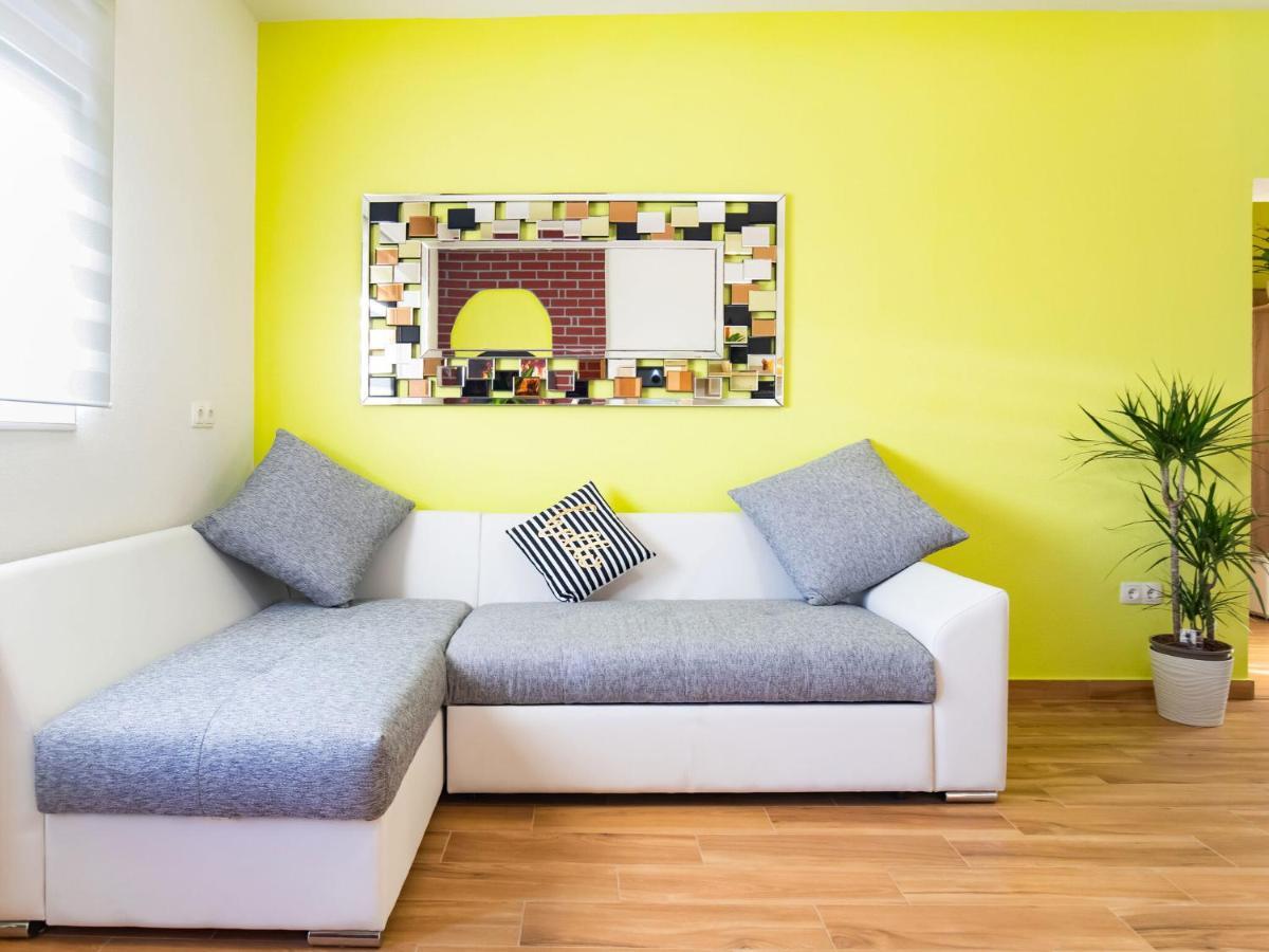 Appartamento Simplistic In With Garden Vir
